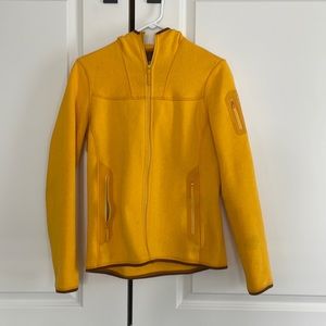 Arc’teryx full zip hooded hiking sweatshirt